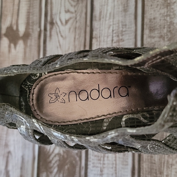 Nadara Shi by Journey silver & gray sandal wedge sandal shoe size 9 GUC - Picture 9 of 10